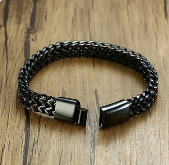 Best Quality Elegant Design Black Color Bracelet For Men