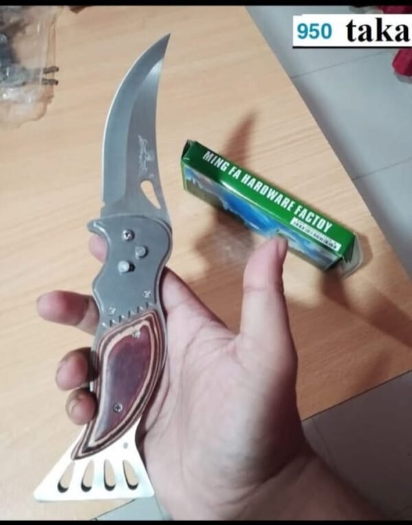 Knife for cutting fish, meat and vegetables